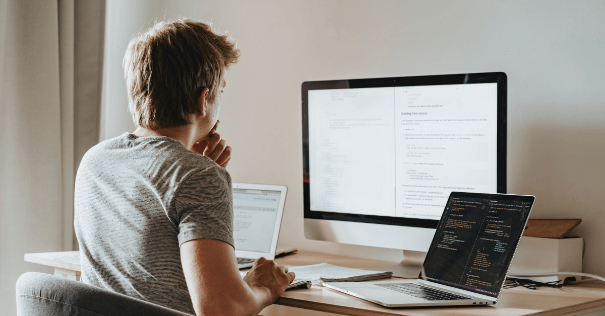 person trying to optimize a B2B and B2C website